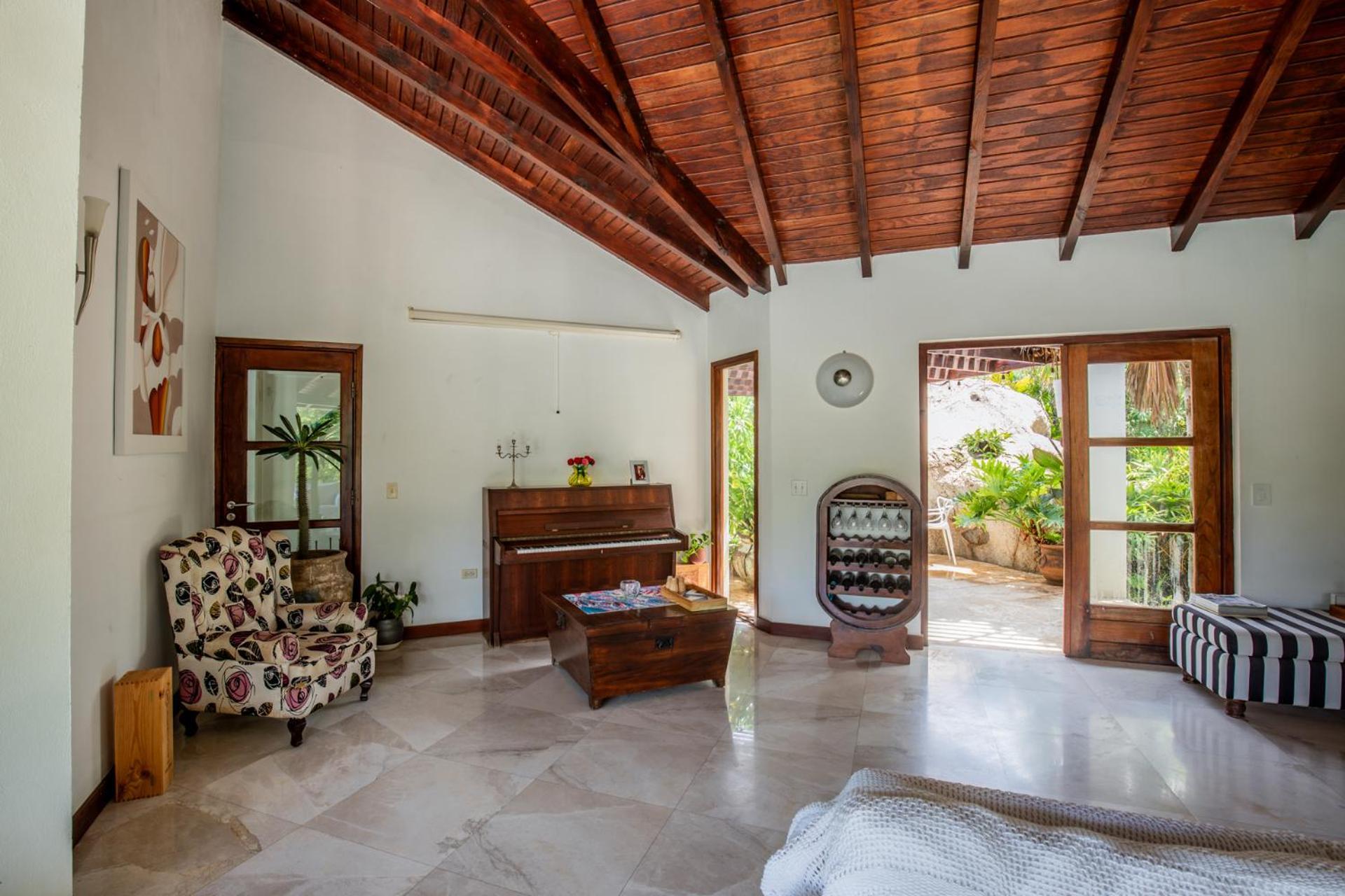 Naima Luxury Home, Cottage & Apartment Rentals Парадера Экстерьер фото
